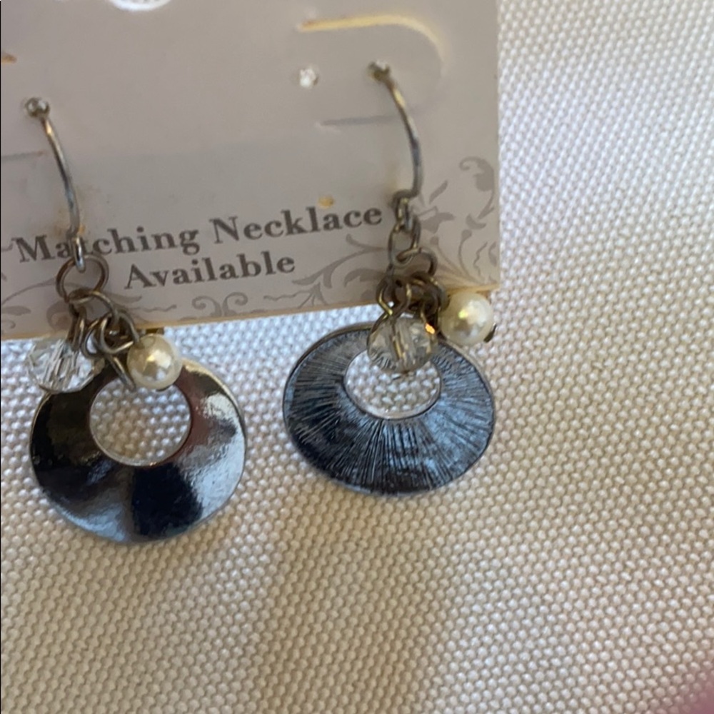 Earrings - Picture 2 of 4